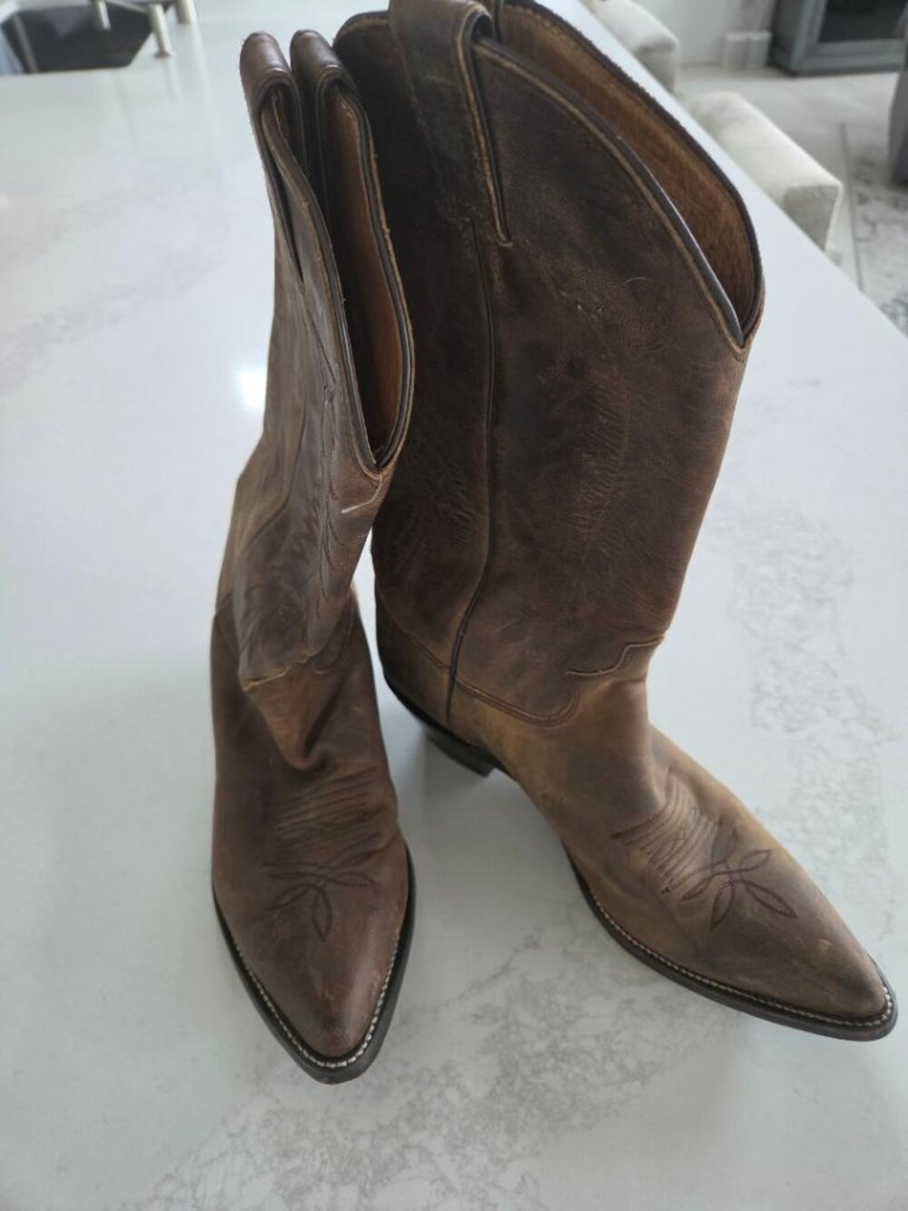 Women's Justin Brown Distressed Leather Western Cowboy Boots size 9/9.5